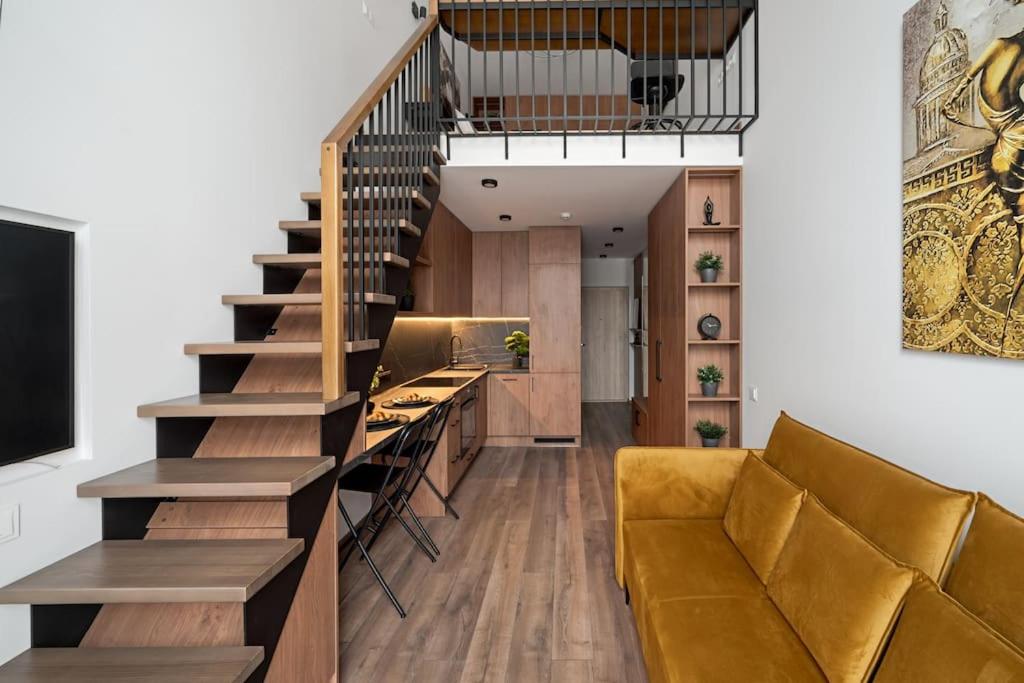 Modern Loft with Free Parking