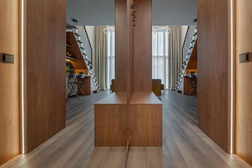 Modern Loft with Free Parking