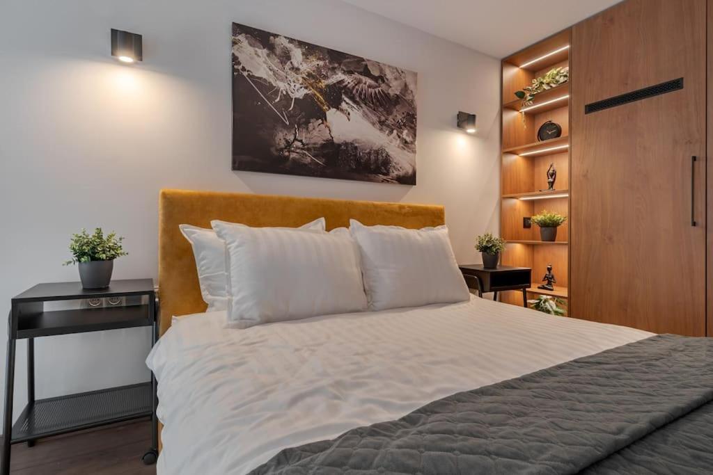 Modern Loft with Free Parking