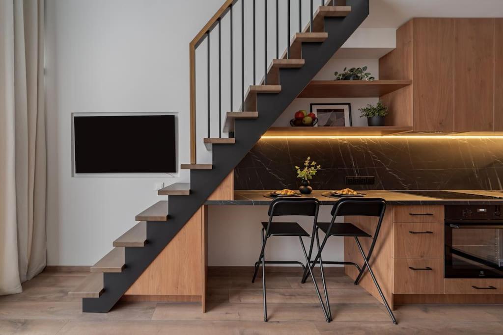 Modern Loft with Free Parking