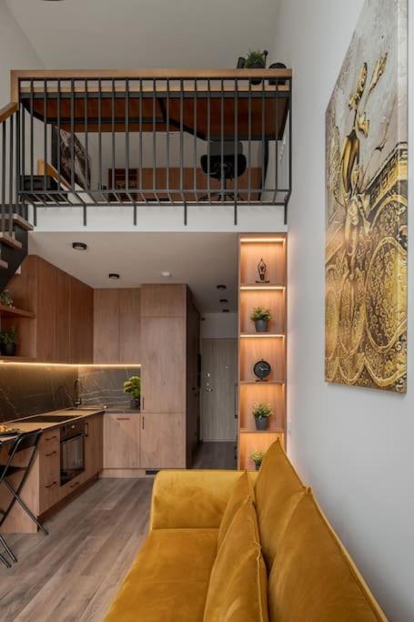 Modern Loft with Free Parking