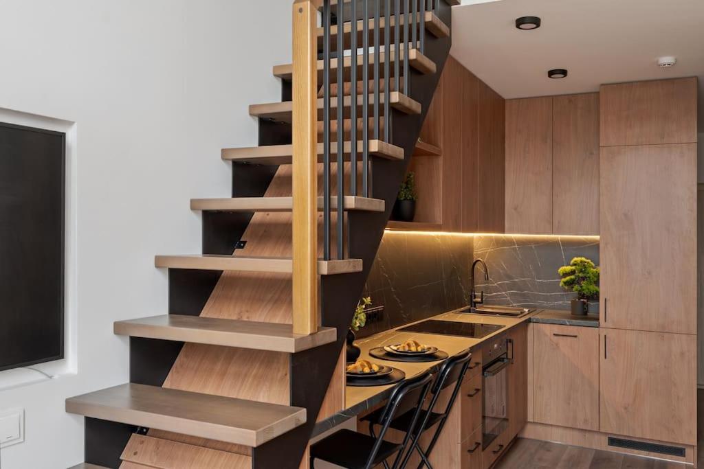 Modern Loft with Free Parking