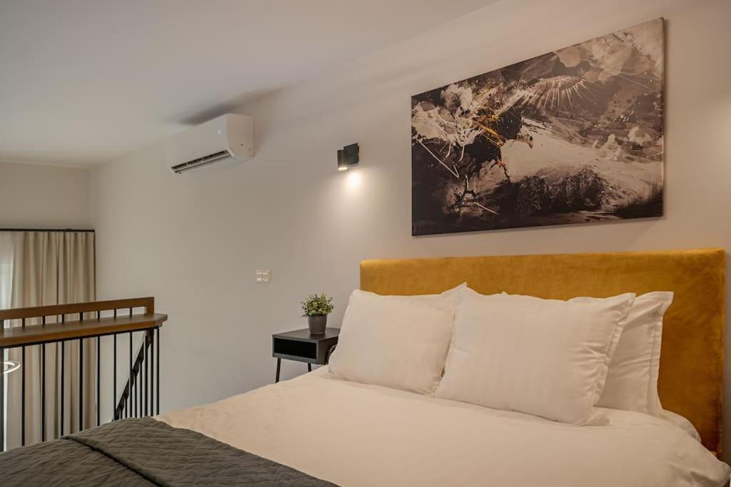 Modern Loft with Free Parking
