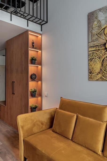 Modern Loft with Free Parking