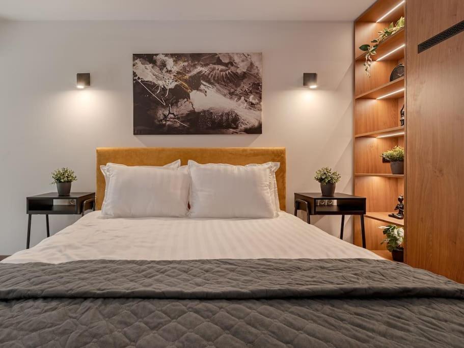Modern Loft with Free Parking