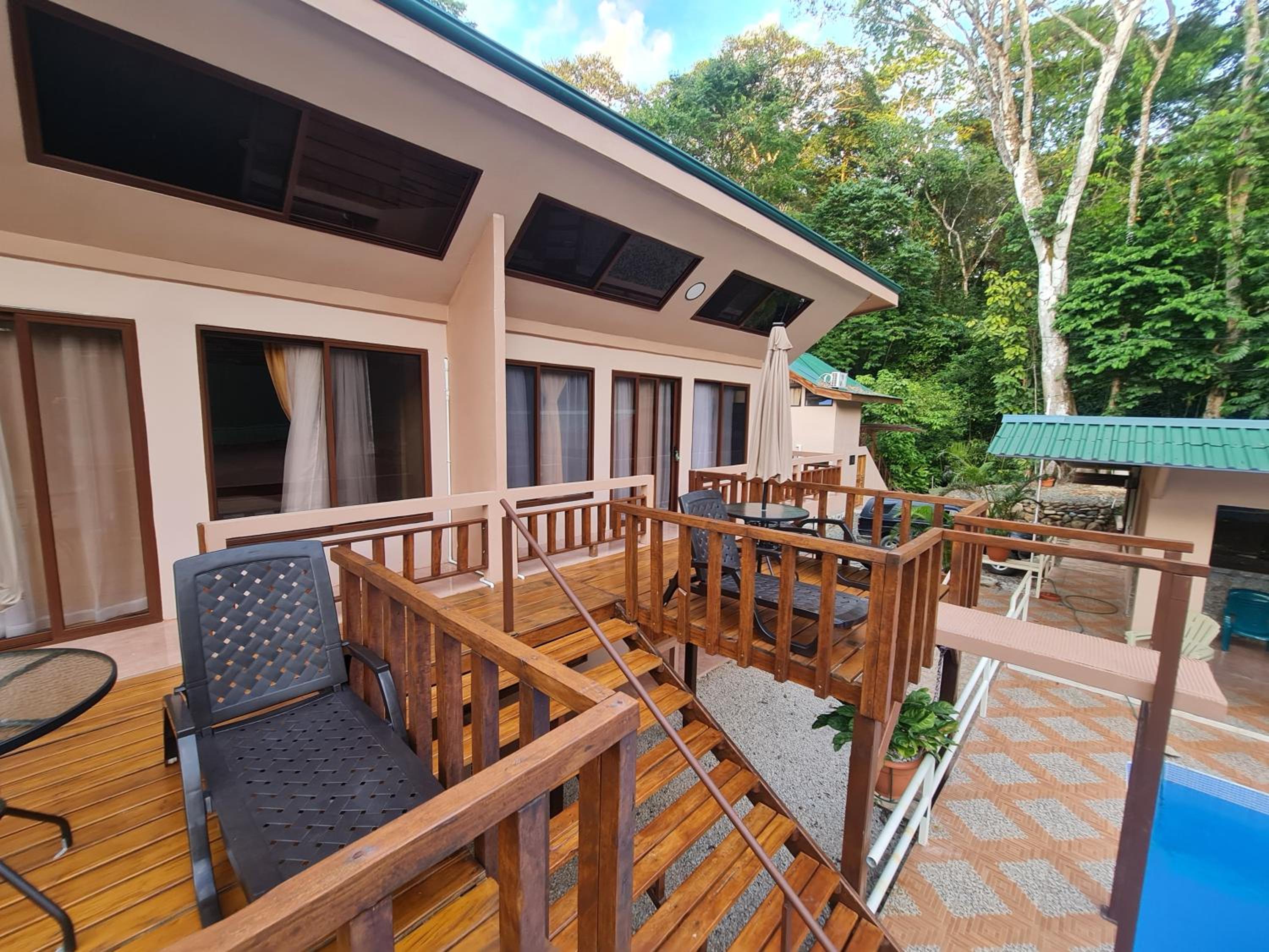 Cool Waters Jungle Deluxe Apartments