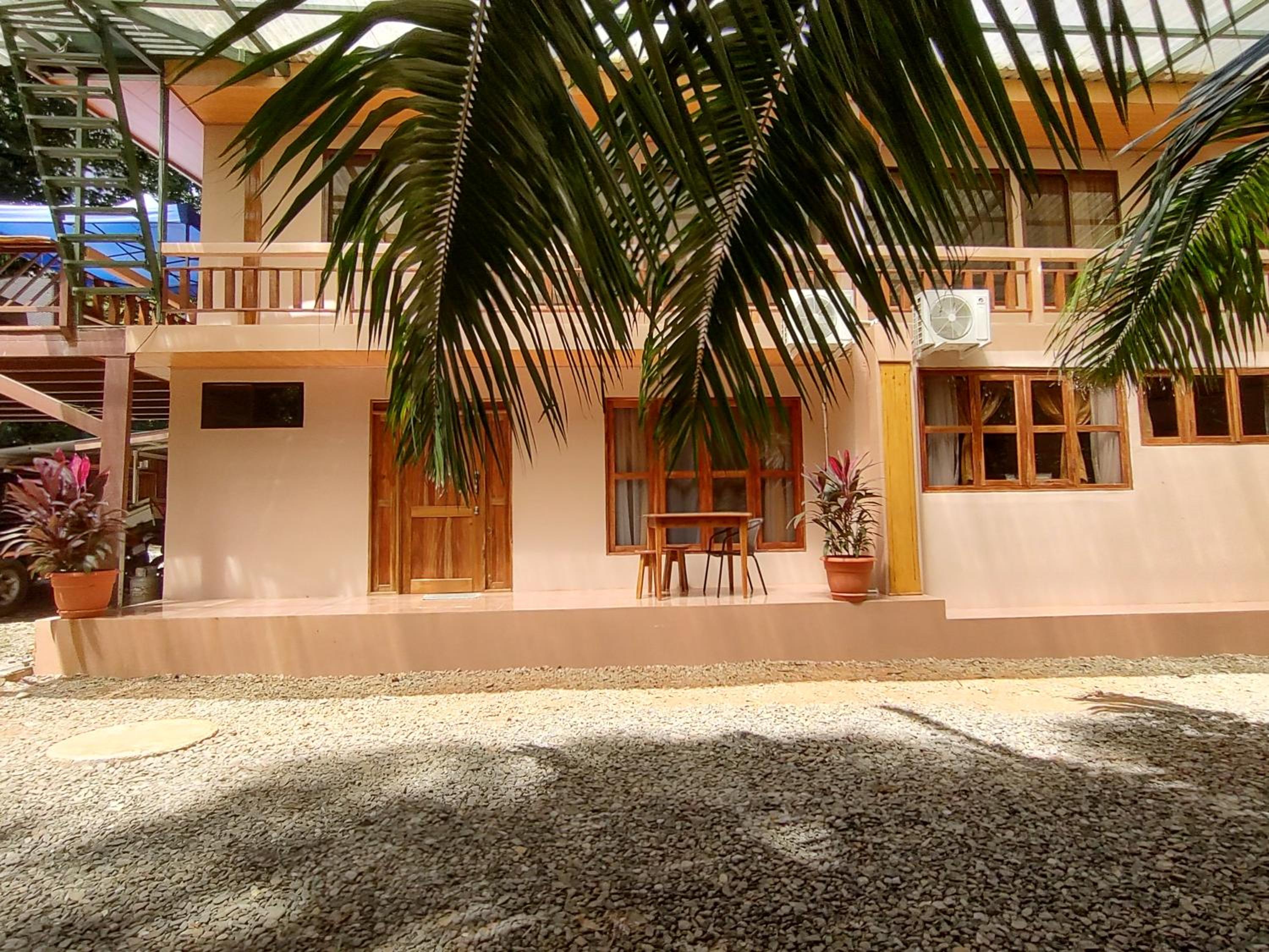 Cool Waters Jungle Deluxe Apartments