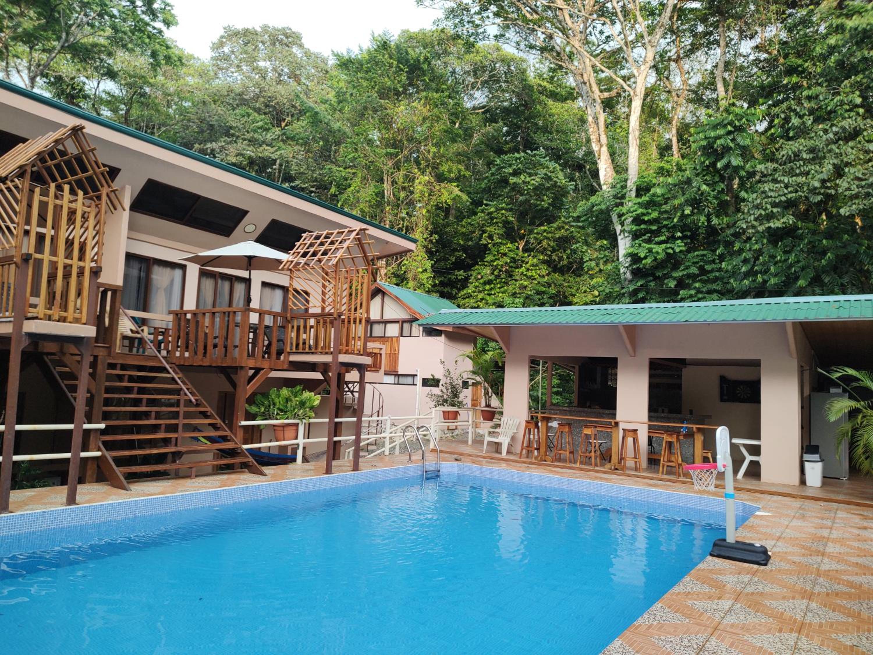 Cool Waters Jungle Deluxe Apartments