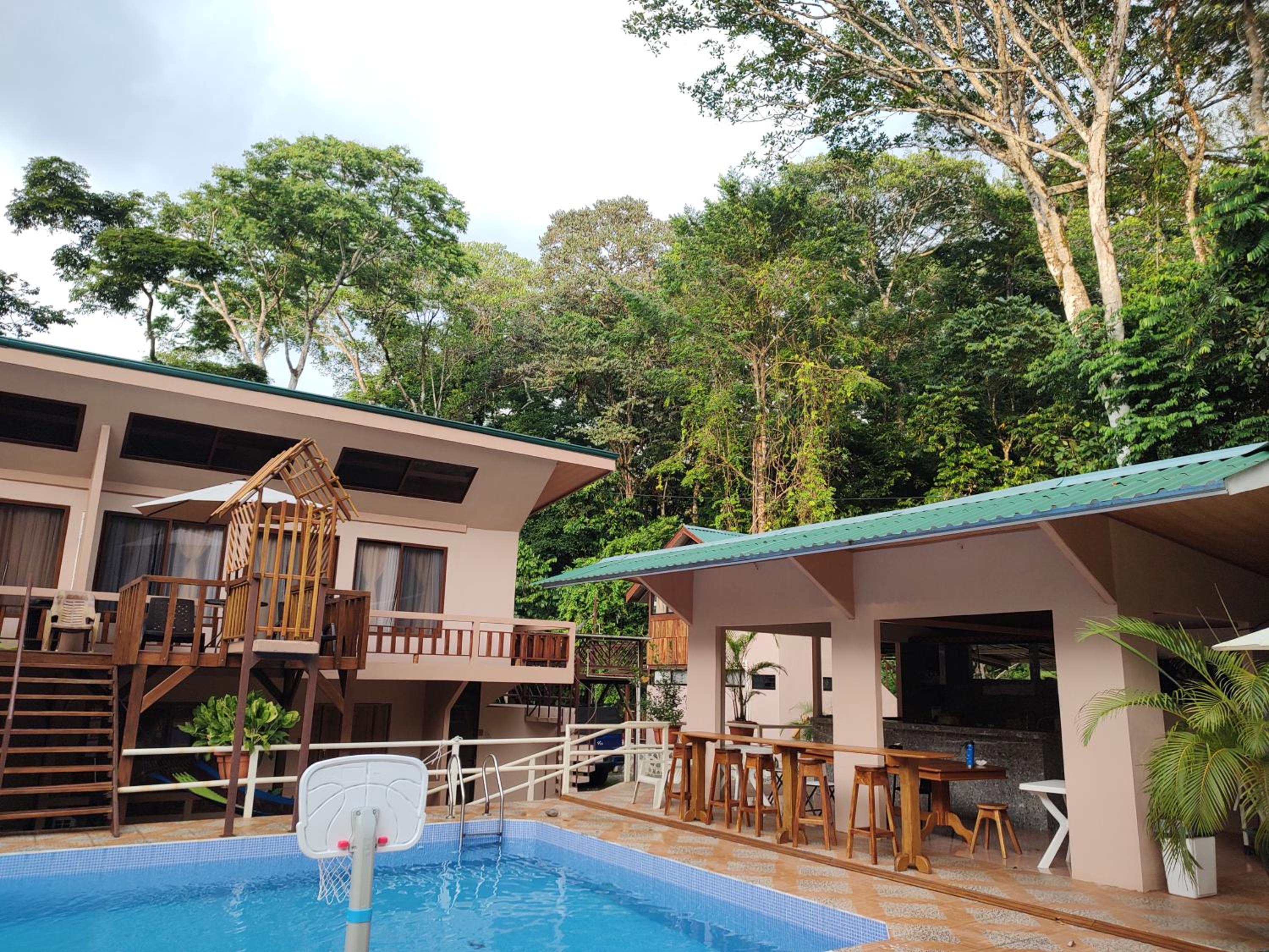 Cool Waters Jungle Deluxe Apartments