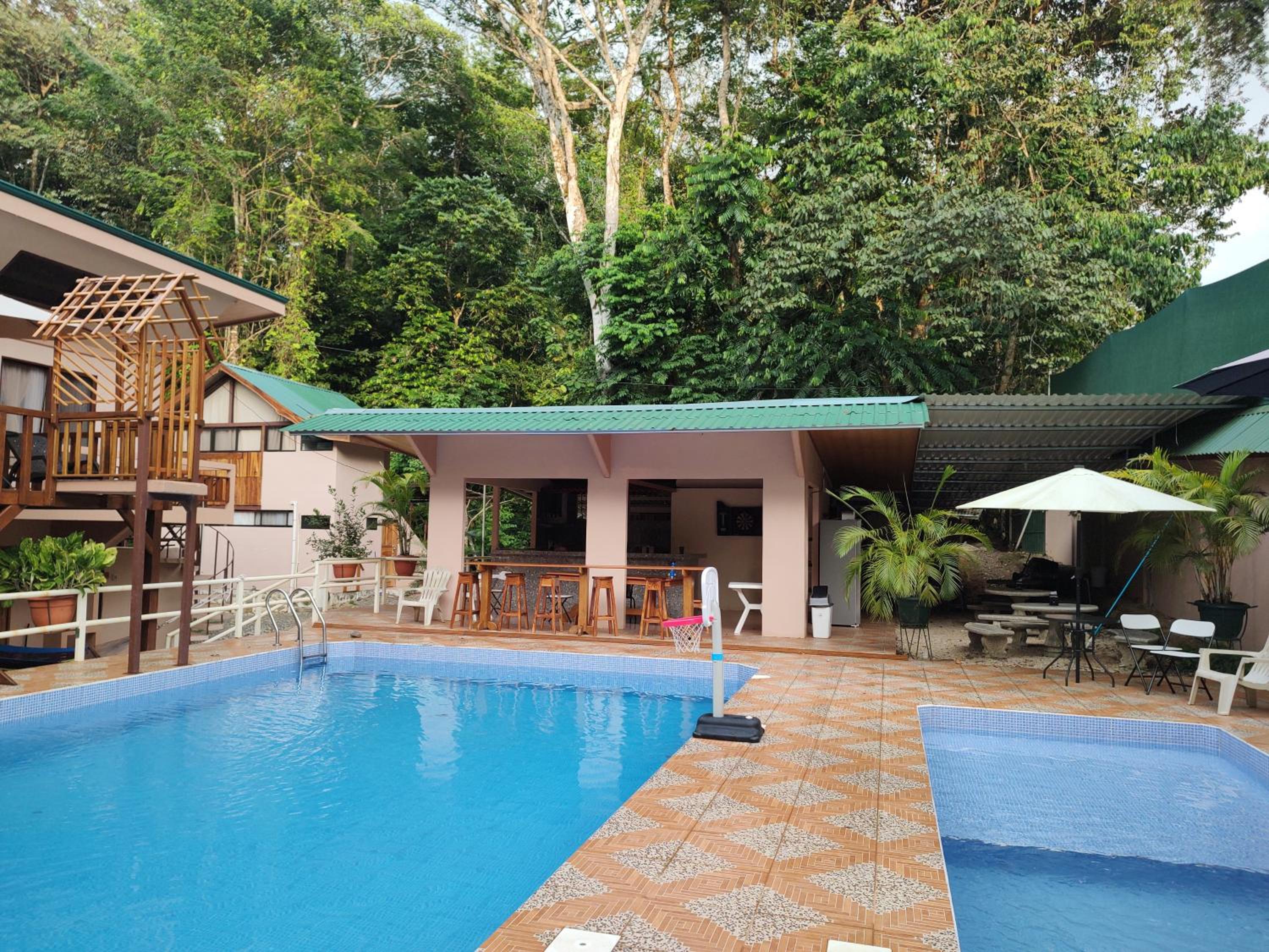 Cool Waters Jungle Deluxe Apartments