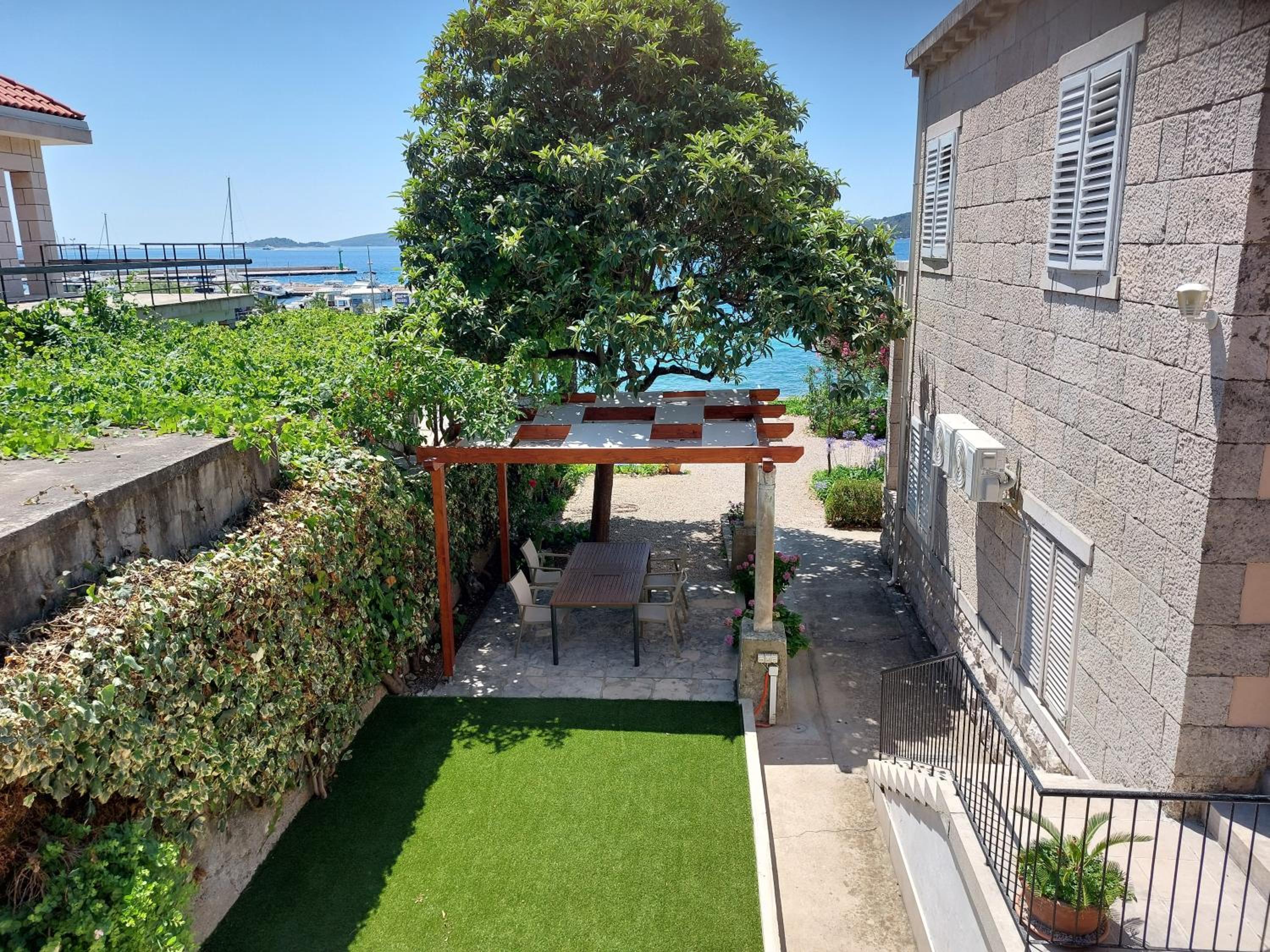 Apartment Karmen by the sea view 3