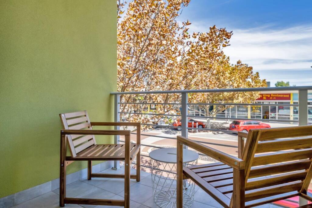Seaside Beach House, luxury 3x2, fire pit, secure garden, pet friendly, sleeps 8, opp cafe