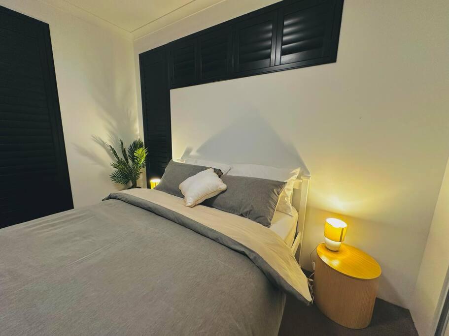 Seaside Beach House, luxury 3x2, fire pit, secure garden, pet friendly, sleeps 8, opp cafe