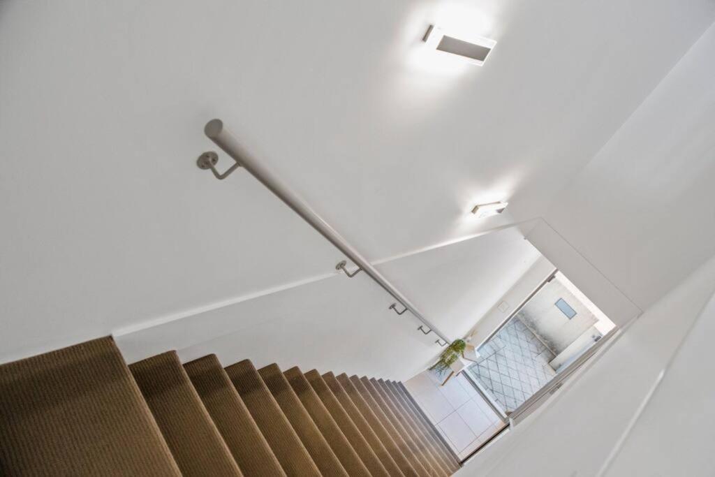 Seaside Beach House, luxury 3x2, fire pit, secure garden, pet friendly, sleeps 8, opp cafe