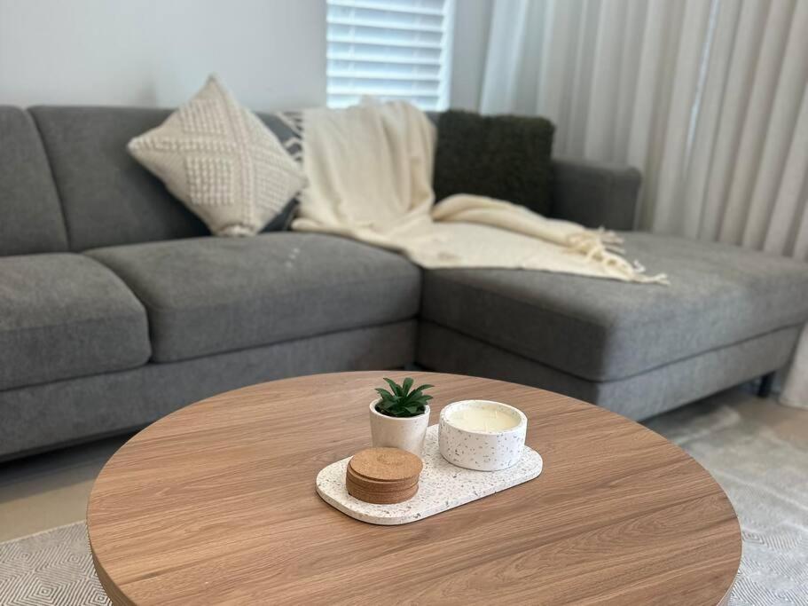 Seaside Beach House, luxury 3x2, fire pit, secure garden, pet friendly, sleeps 8, opp cafe
