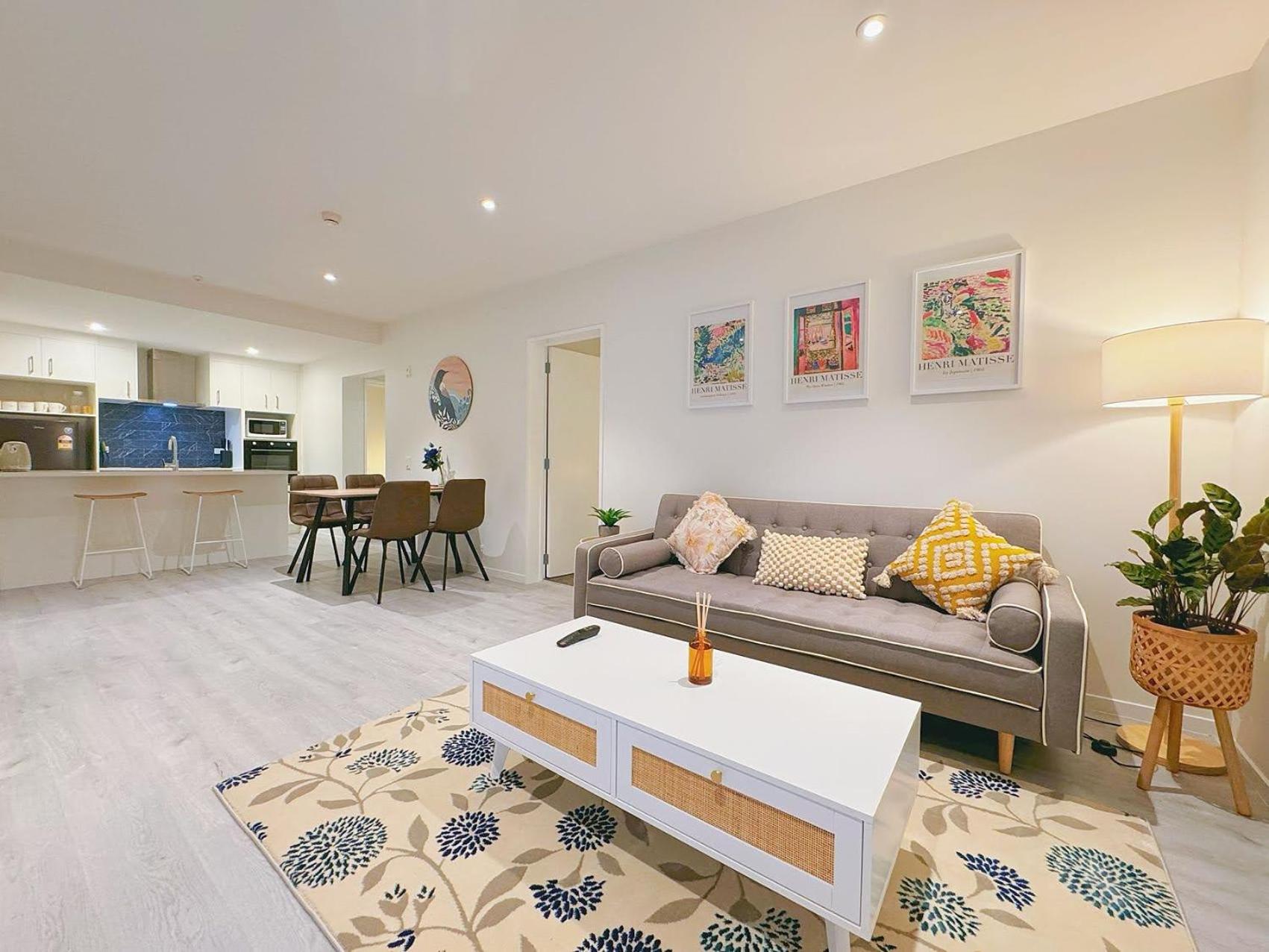 Modern 2BR Central Petone Gem view 3