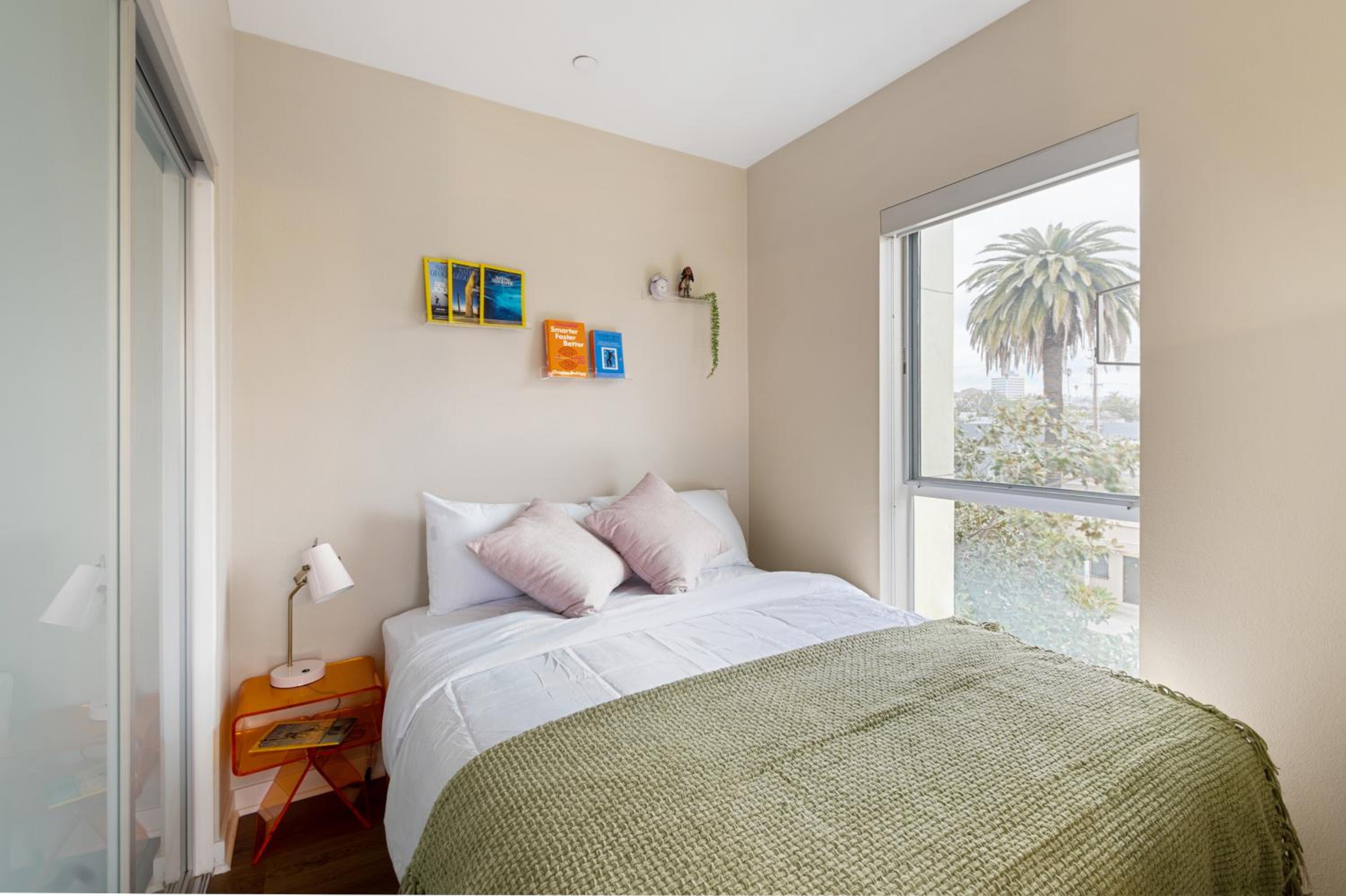 Los Angeles Vacations - Artistic Studio in Downtown SM with Breathtaking Skyline View - Property Image 9