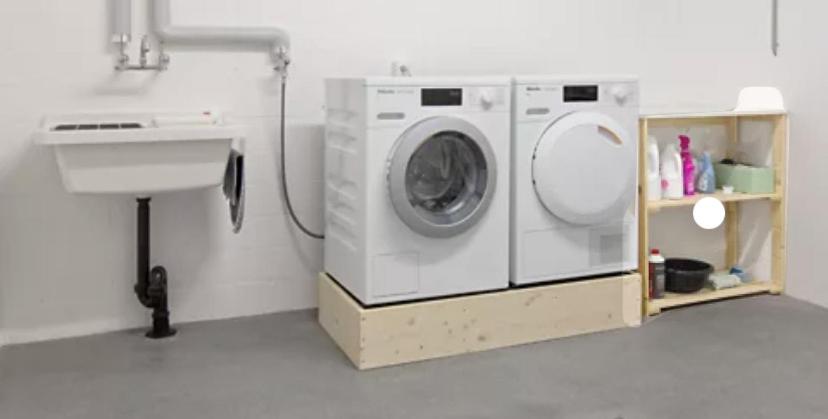NEW Comfortable Basic 1 bedroom Apartment with sep Kitchen and Balcony