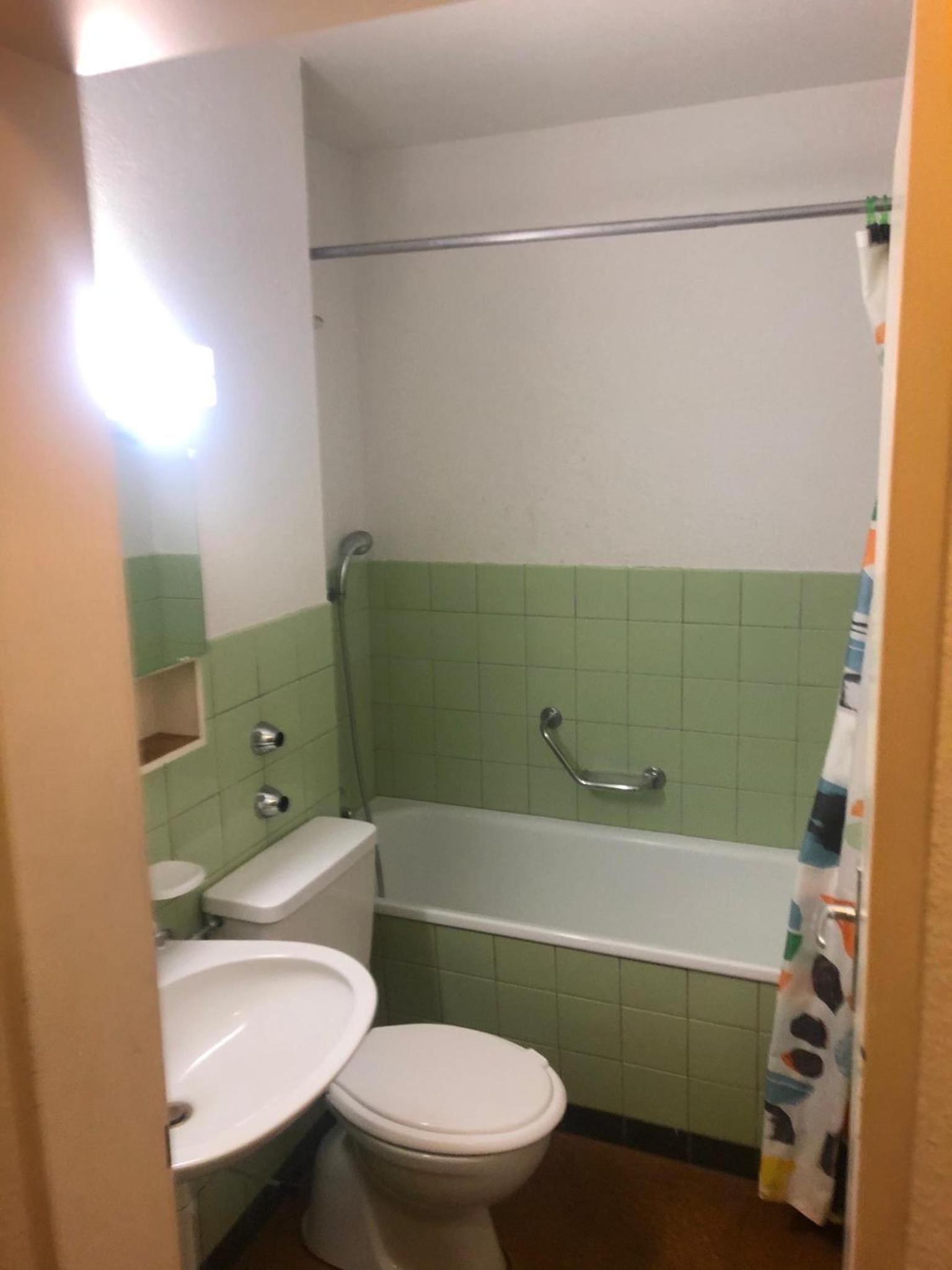 NEW Comfortable Basic 1 bedroom Apartment with sep Kitchen and Balcony