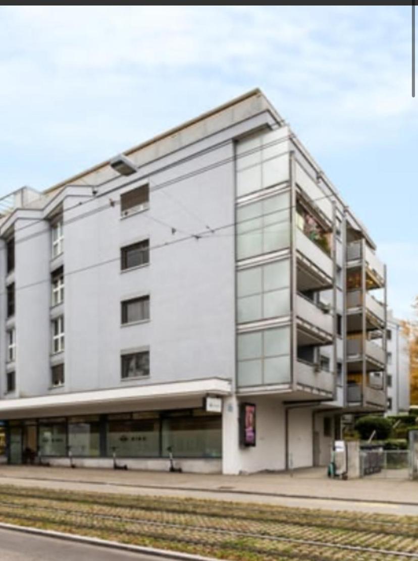 NEW Comfortable Basic 1 bedroom Apartment with sep Kitchen and Balcony