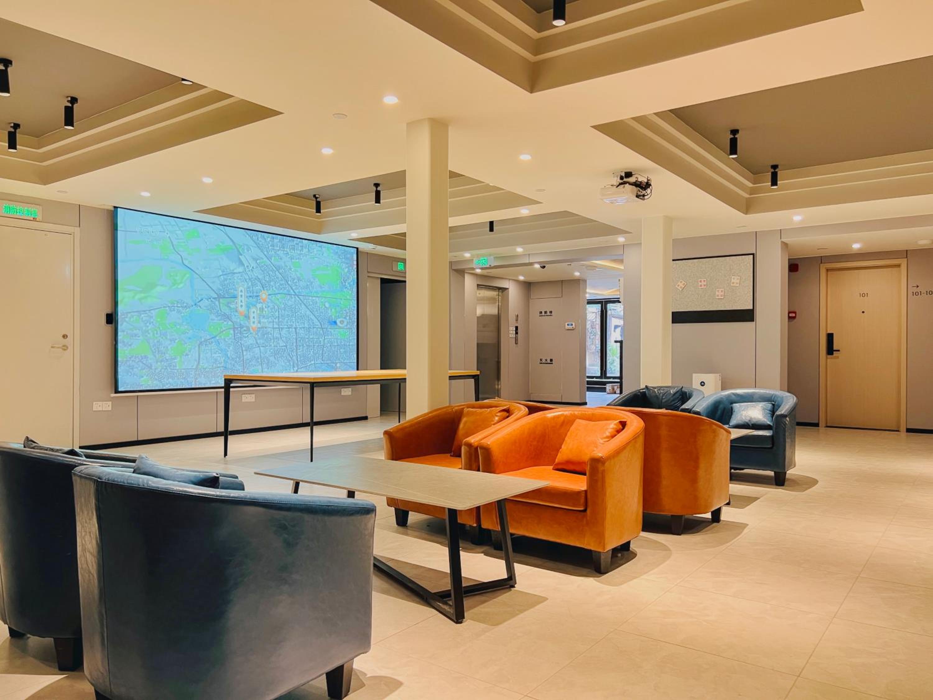 Dayin Youth Hostel - Old Town & People's Square& Rail Hub -Social Area -Bar -Café -Gym -Free Laundry Luggage Storage -24H Front Desk -English Service