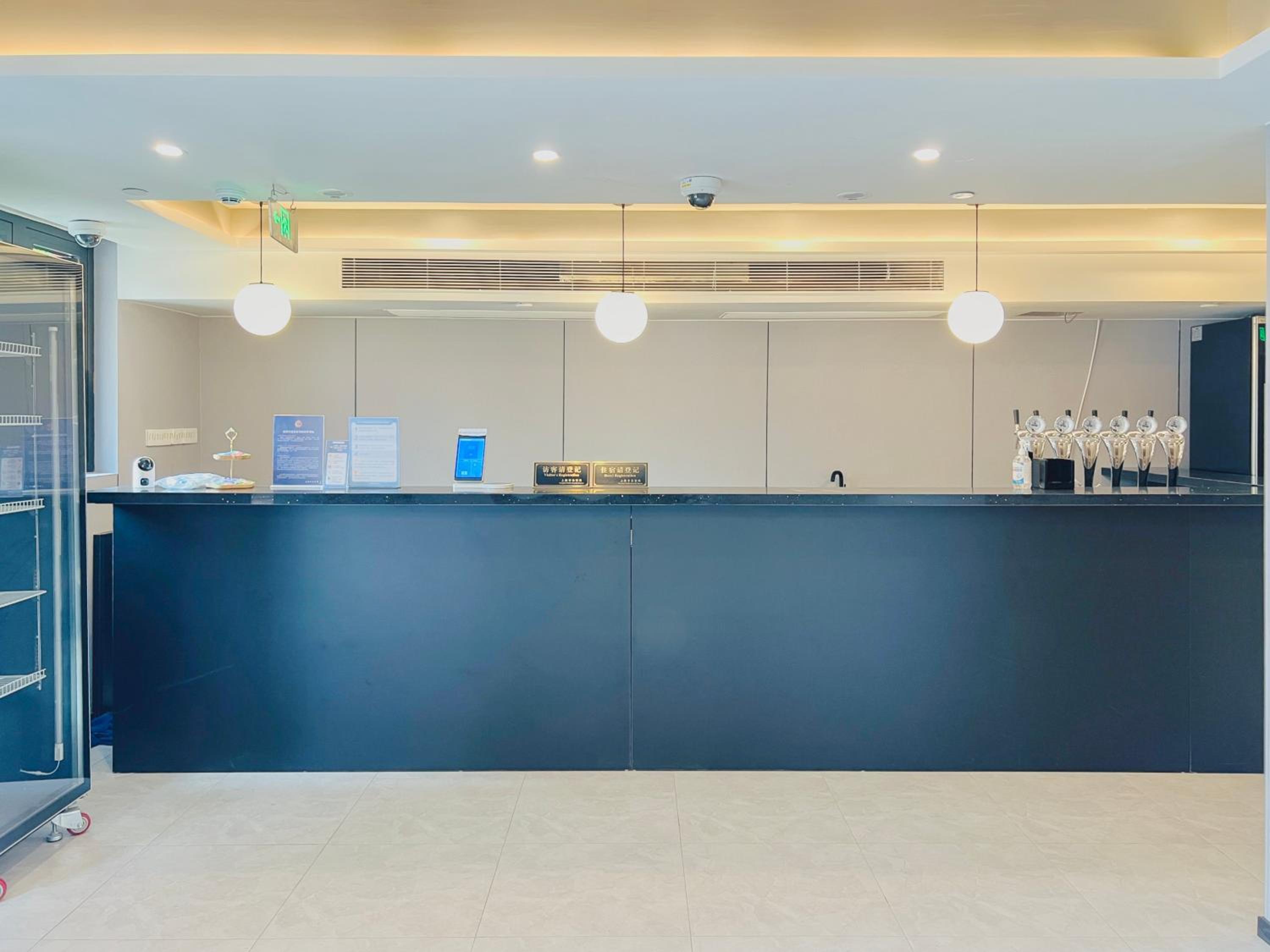Dayin Youth Hostel - Old Town & People's Square& Rail Hub -Social Area -Bar -Café -Gym -Free Laundry Luggage Storage -24H Front Desk -English Service