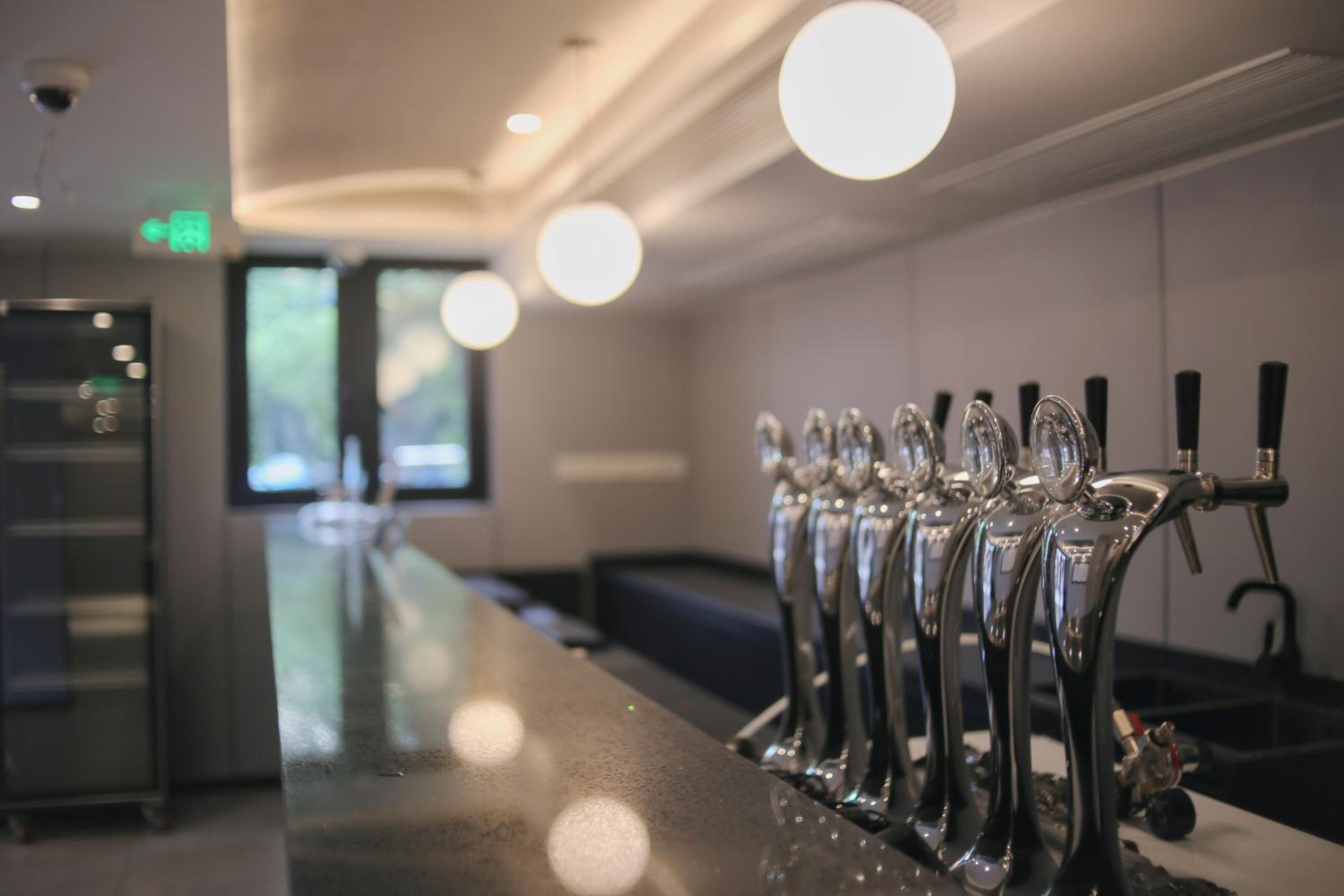 Dayin Youth Hostel - Old Town & People's Square& Rail Hub -Social Area -Bar -Café -Gym -Free Laundry Luggage Storage -24H Front Desk -English Service
