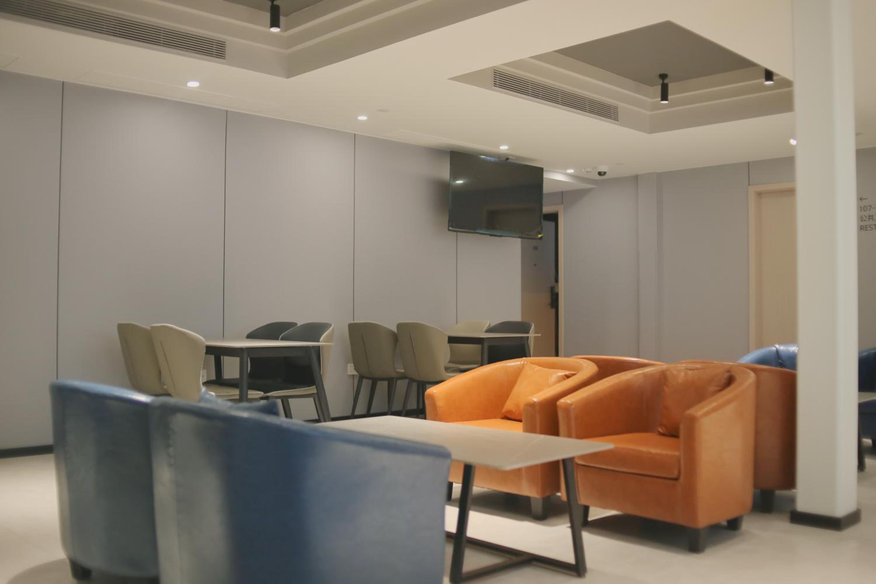 Dayin Youth Hostel - Old Town & People's Square& Rail Hub -Social Area -Bar -Café -Gym -Free Laundry Luggage Storage -24H Front Desk -English Service