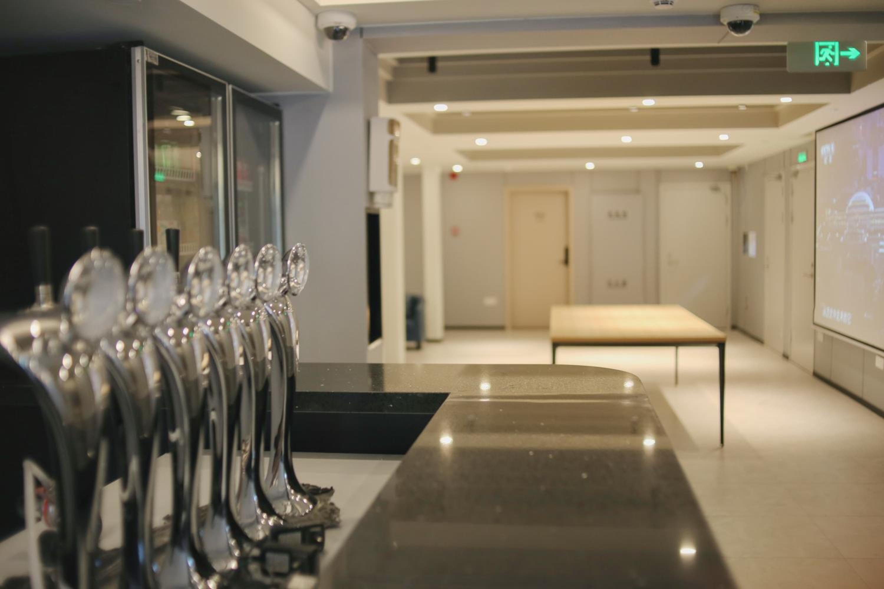 Dayin Youth Hostel - Old Town & People's Square& Rail Hub -Social Area -Bar -Café -Gym -Free Laundry Luggage Storage -24H Front Desk -English Service