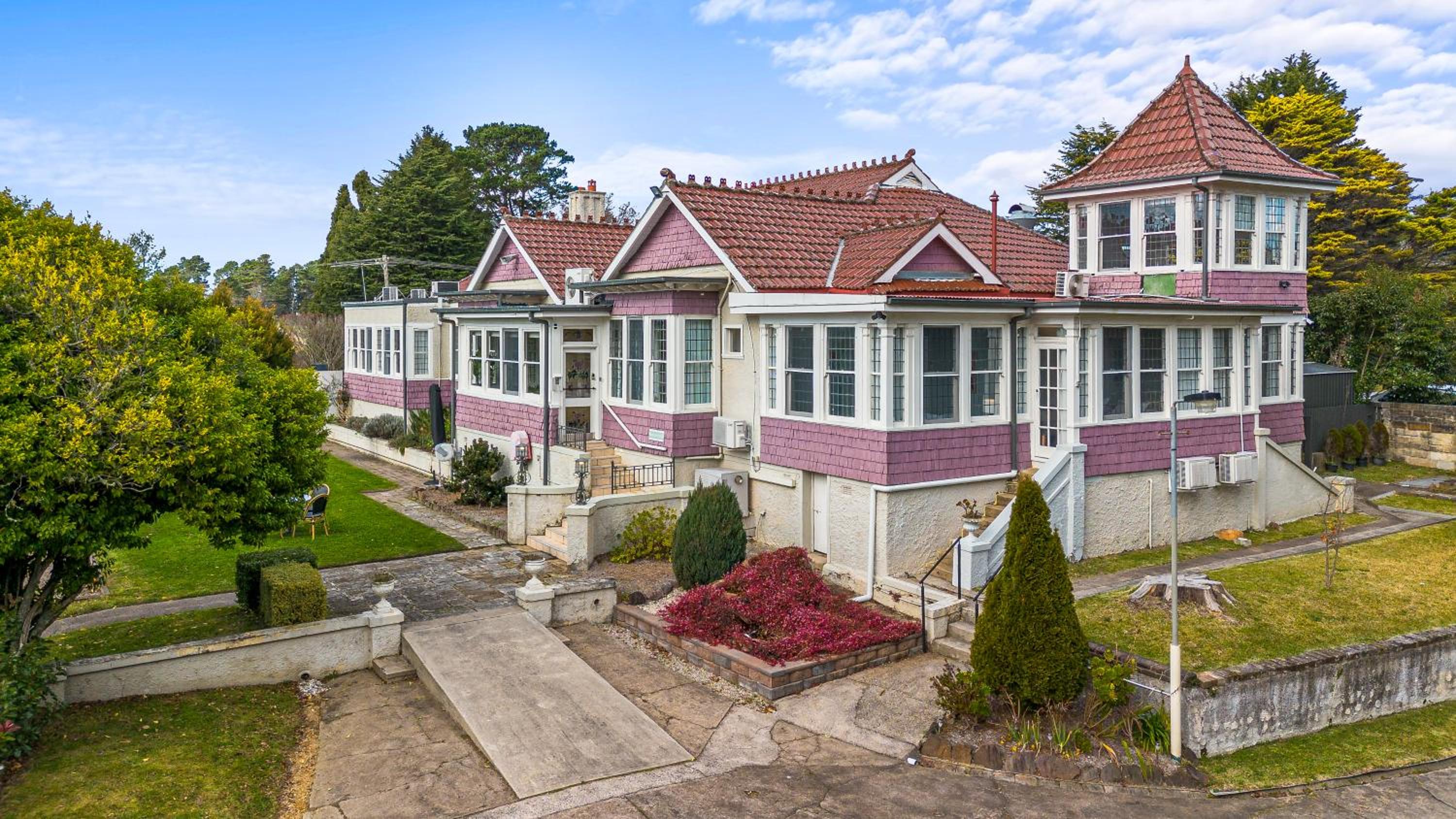 Hotel Eastview Estate - Image 1