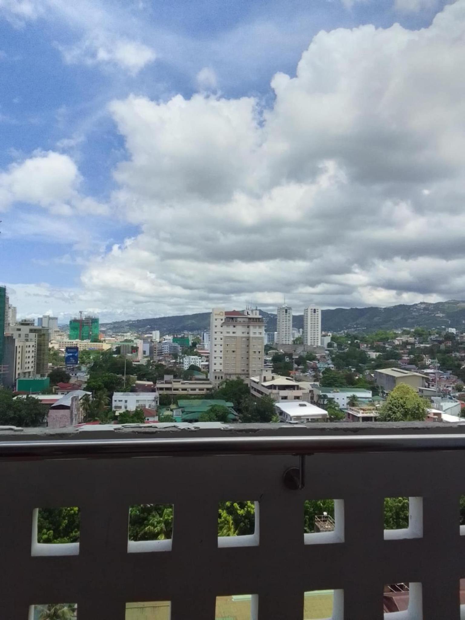 BUDGET RENTAL UNIT near Ayala Center Cebu view 5