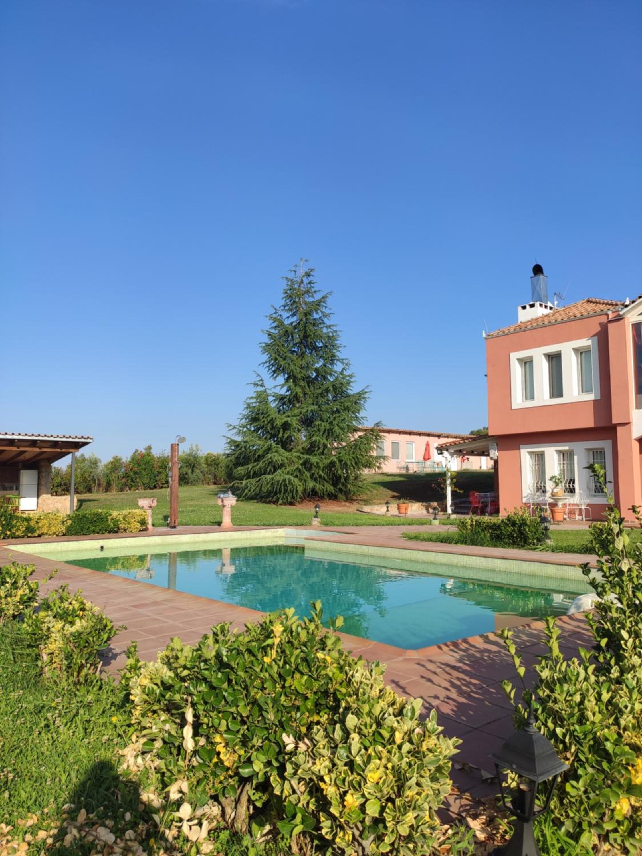 Villa AVRA