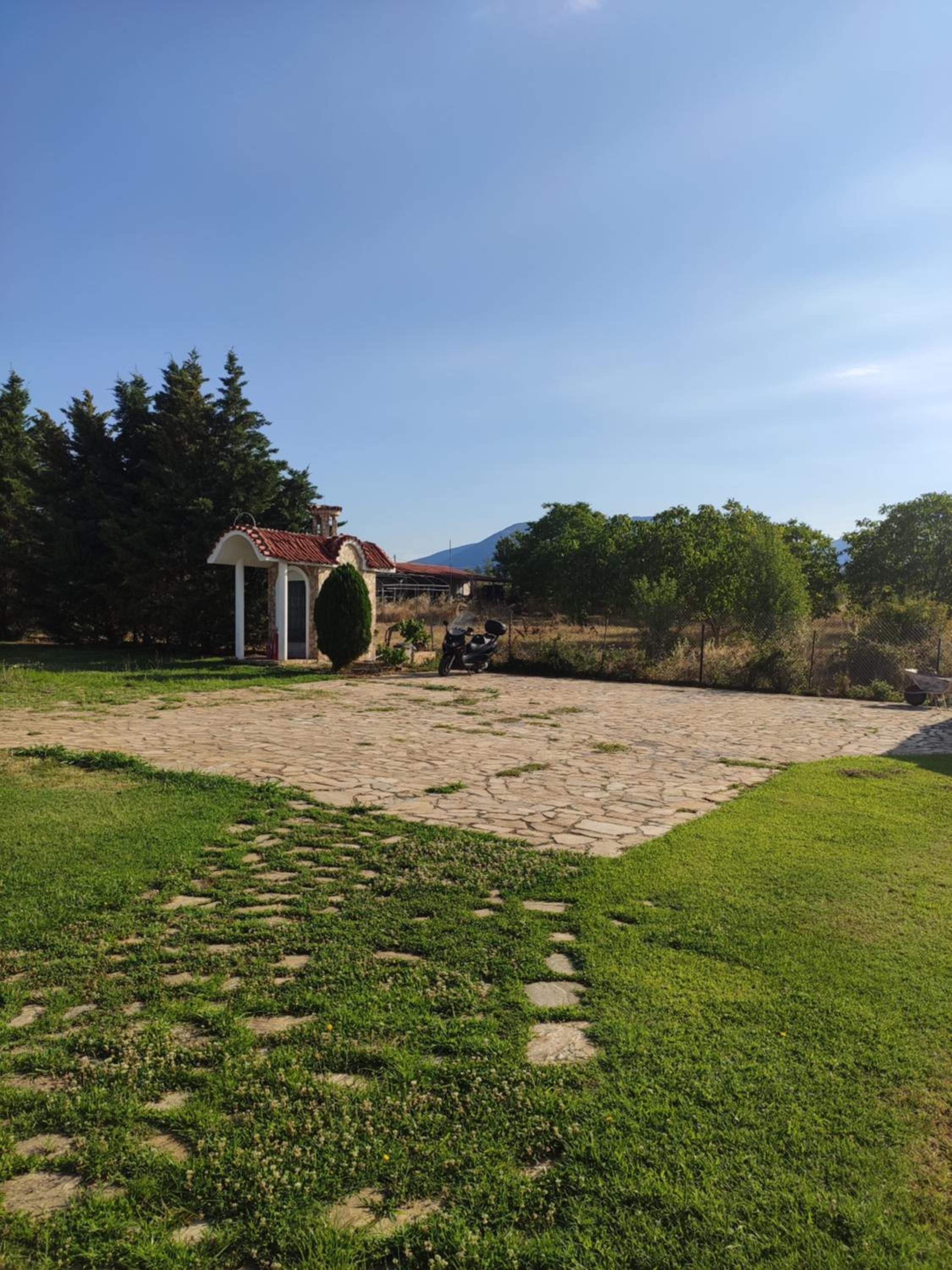 Villa AVRA