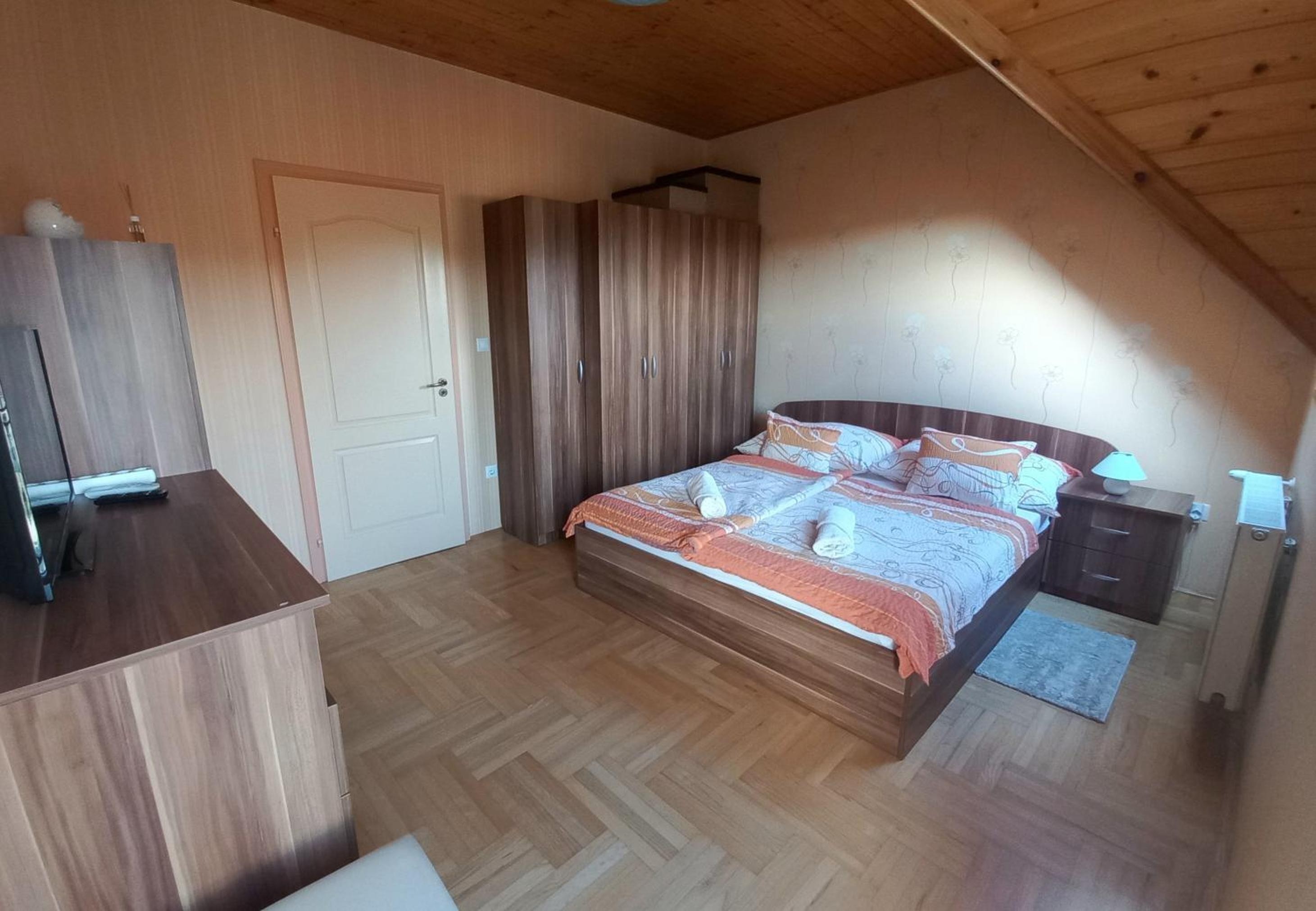 Napsugár Apartman