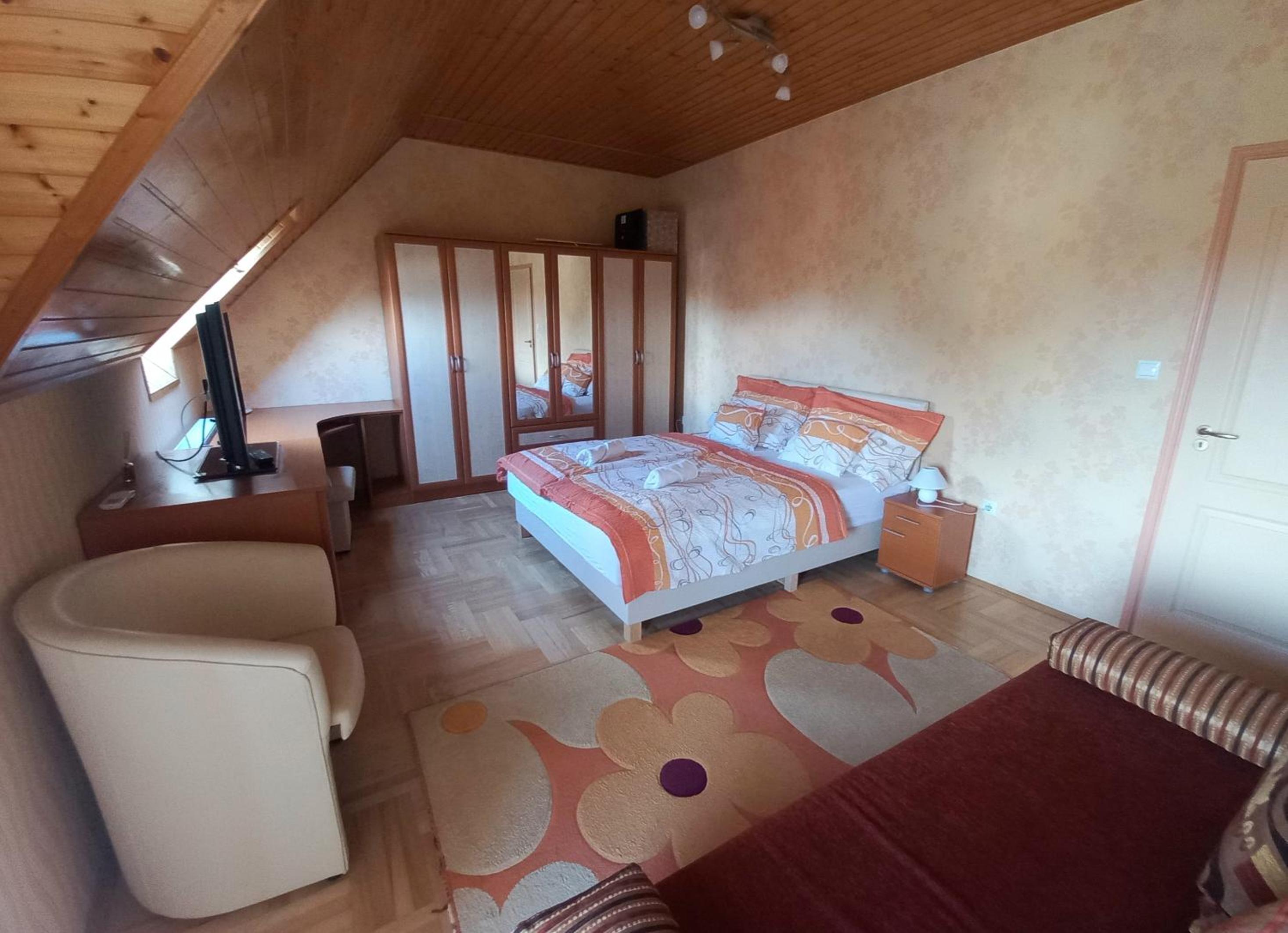 Napsugár Apartman