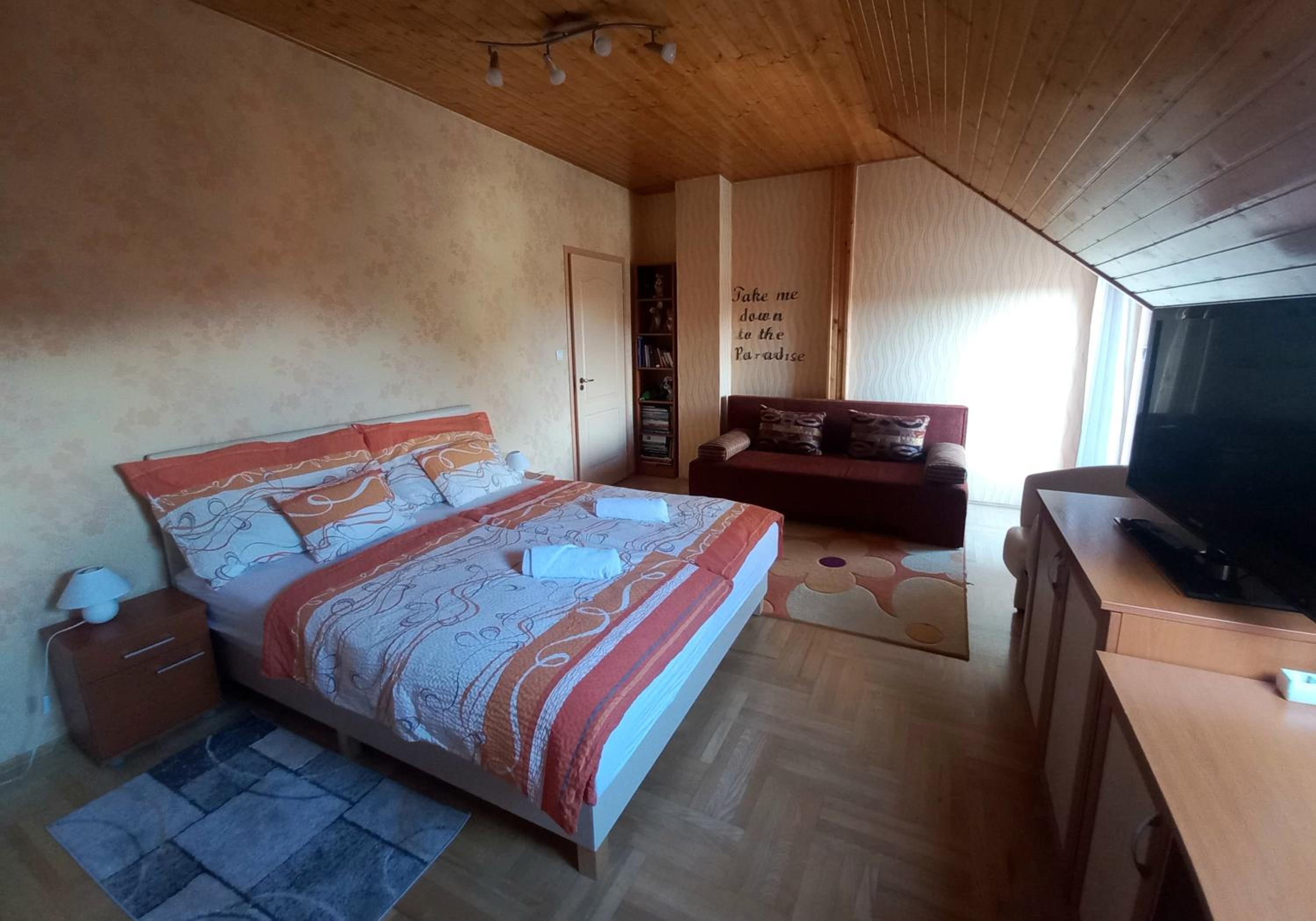 Napsugár Apartman