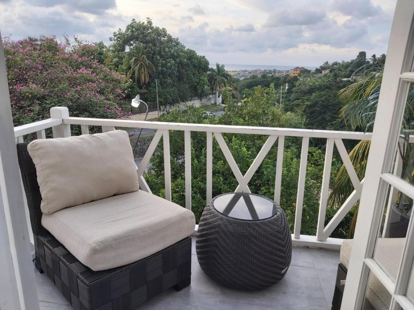 The Island Flat Villa - Near Airport & Beach view 2