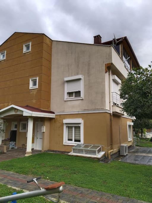 Denize Yakın Geniş Villa