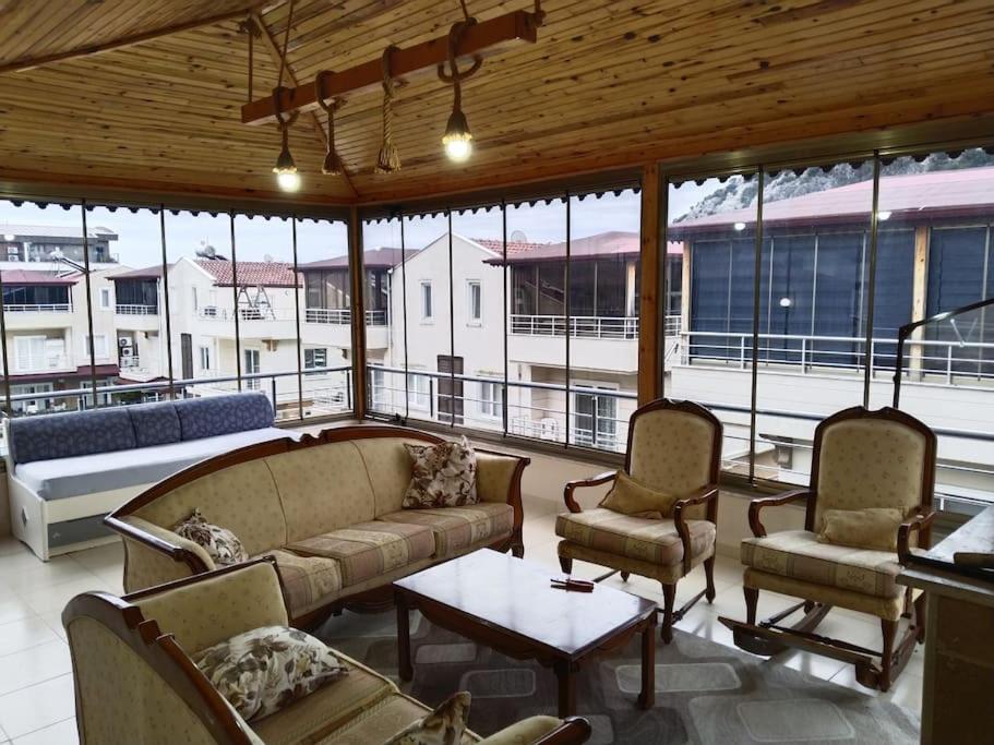 Denize Yakın Geniş Villa