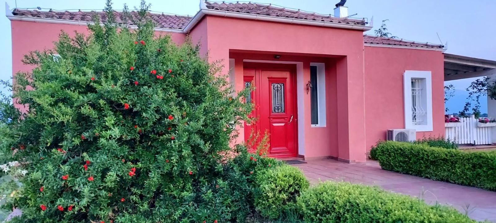 Villa AVRA