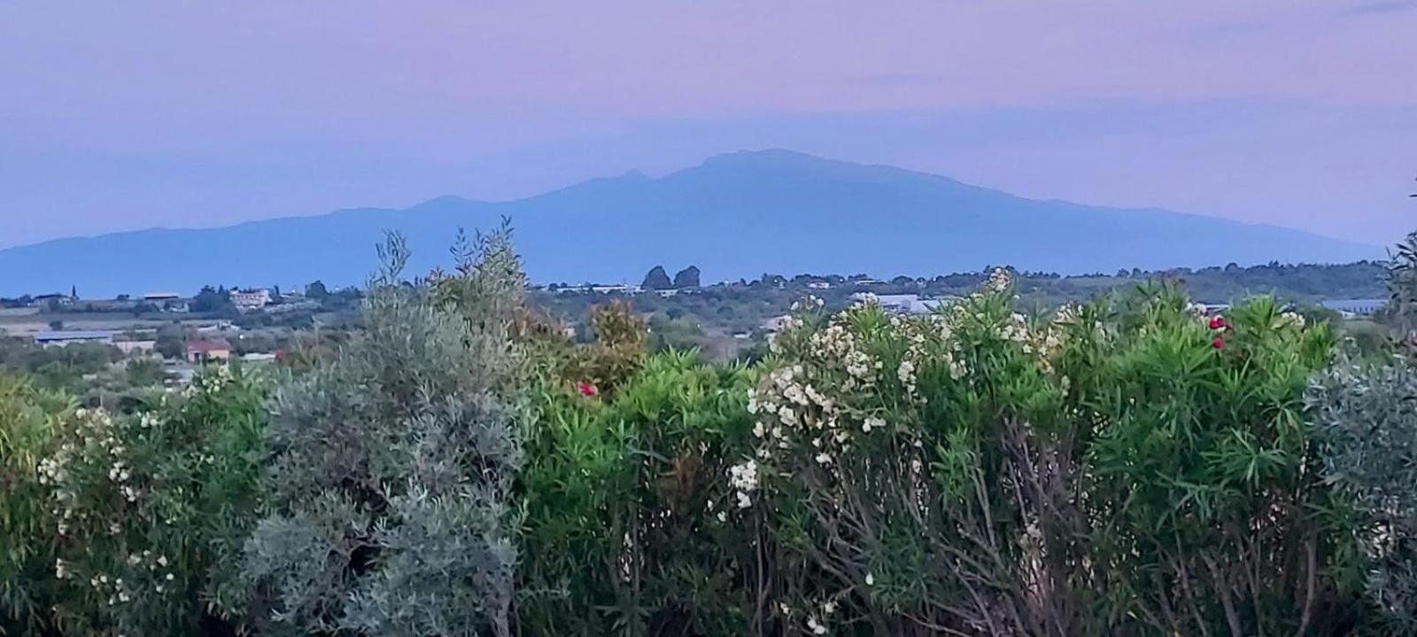 Villa AVRA