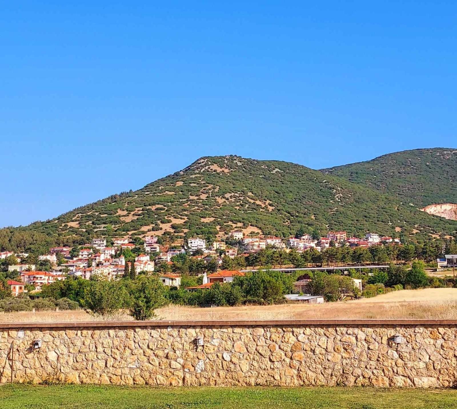 Villa AVRA