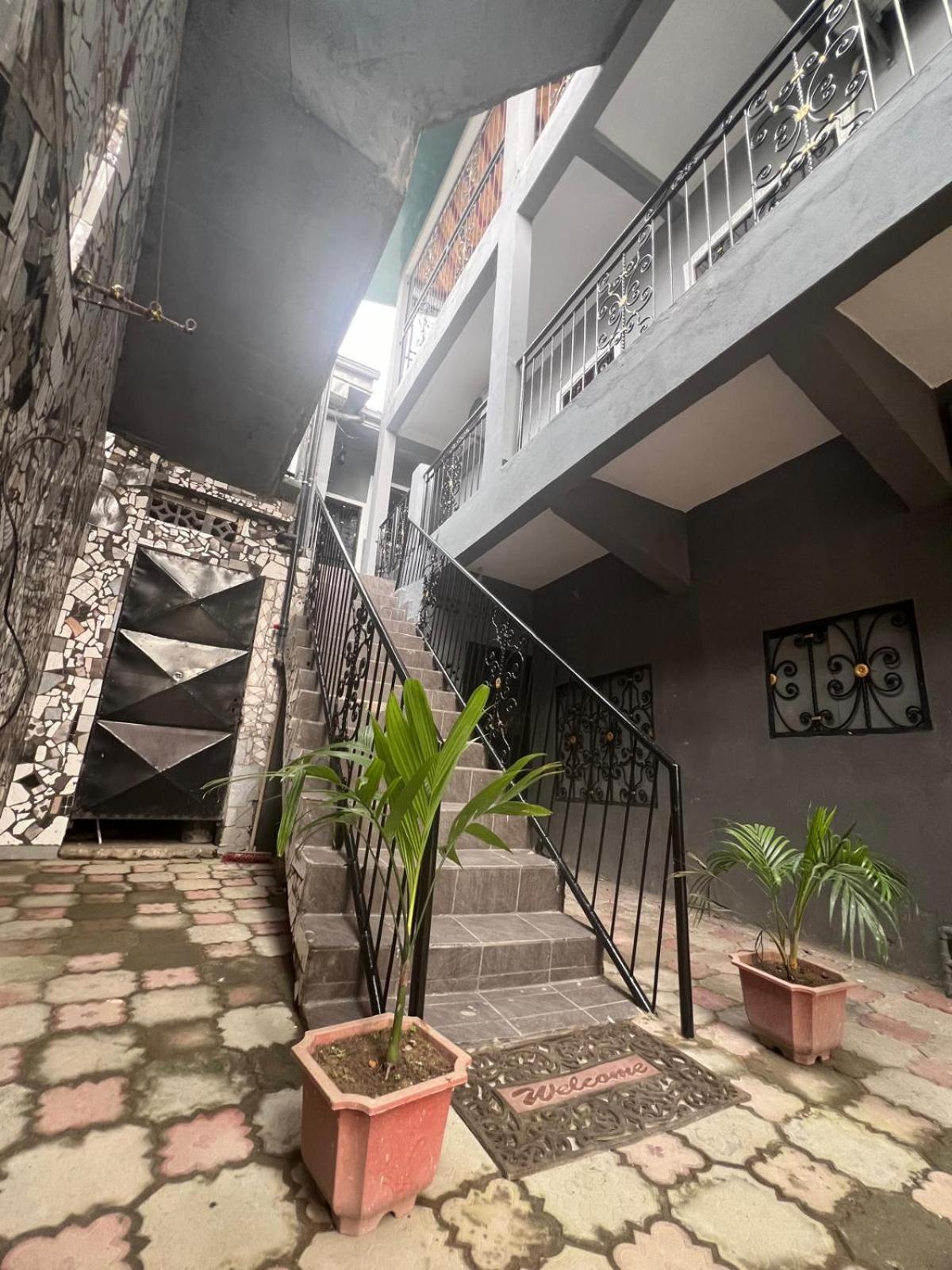 Dom City appartement et chambres meublés Yassa Douala