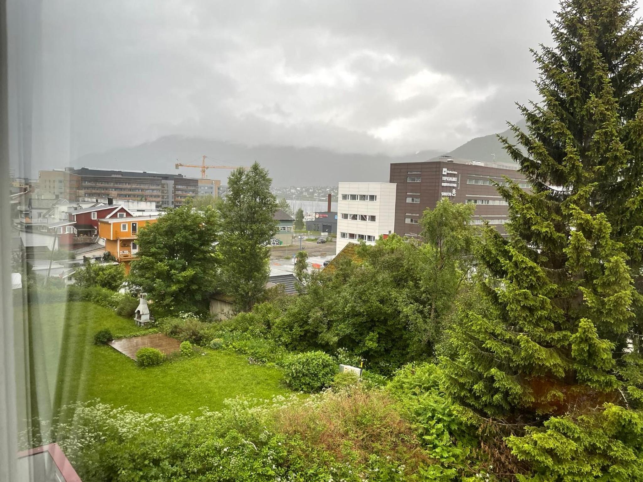 Centrally located apartment in classic townhouse