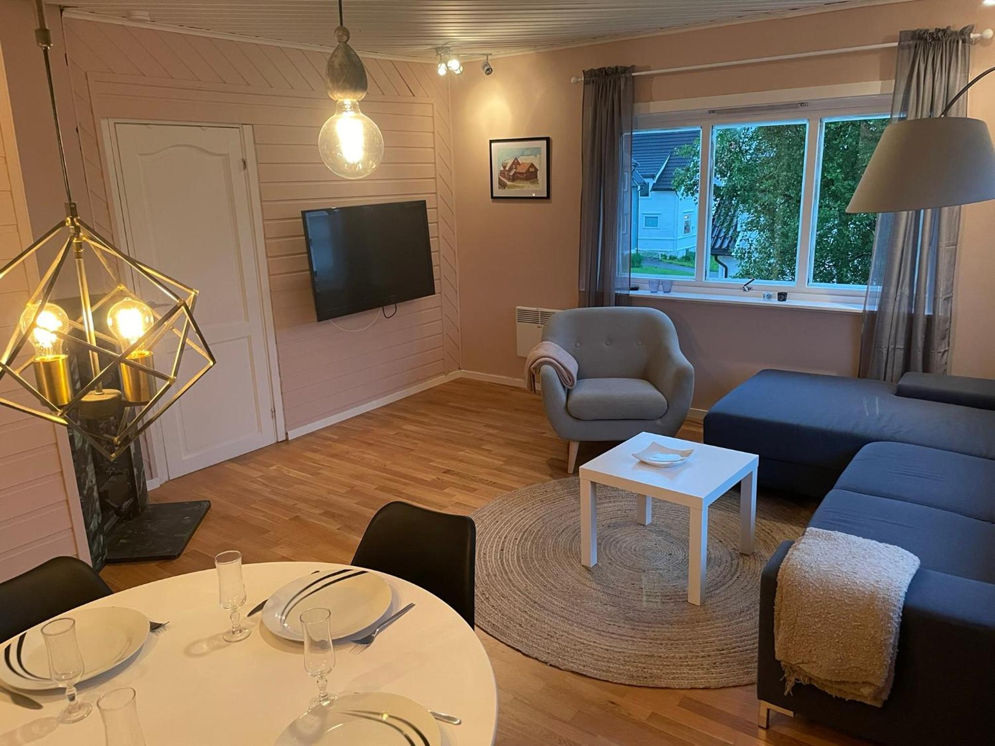 Centrally located apartment in classic townhouse