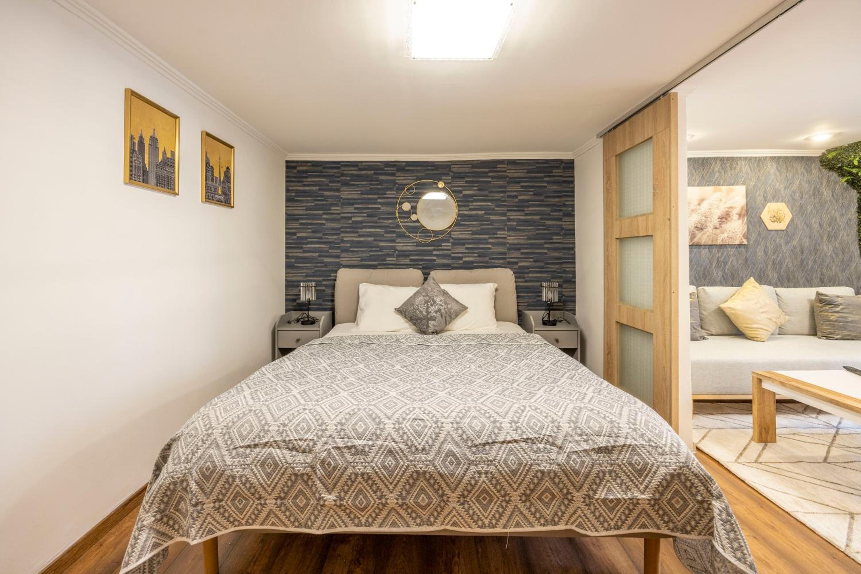 Cozy Quentin Apartment near Danube River view 3