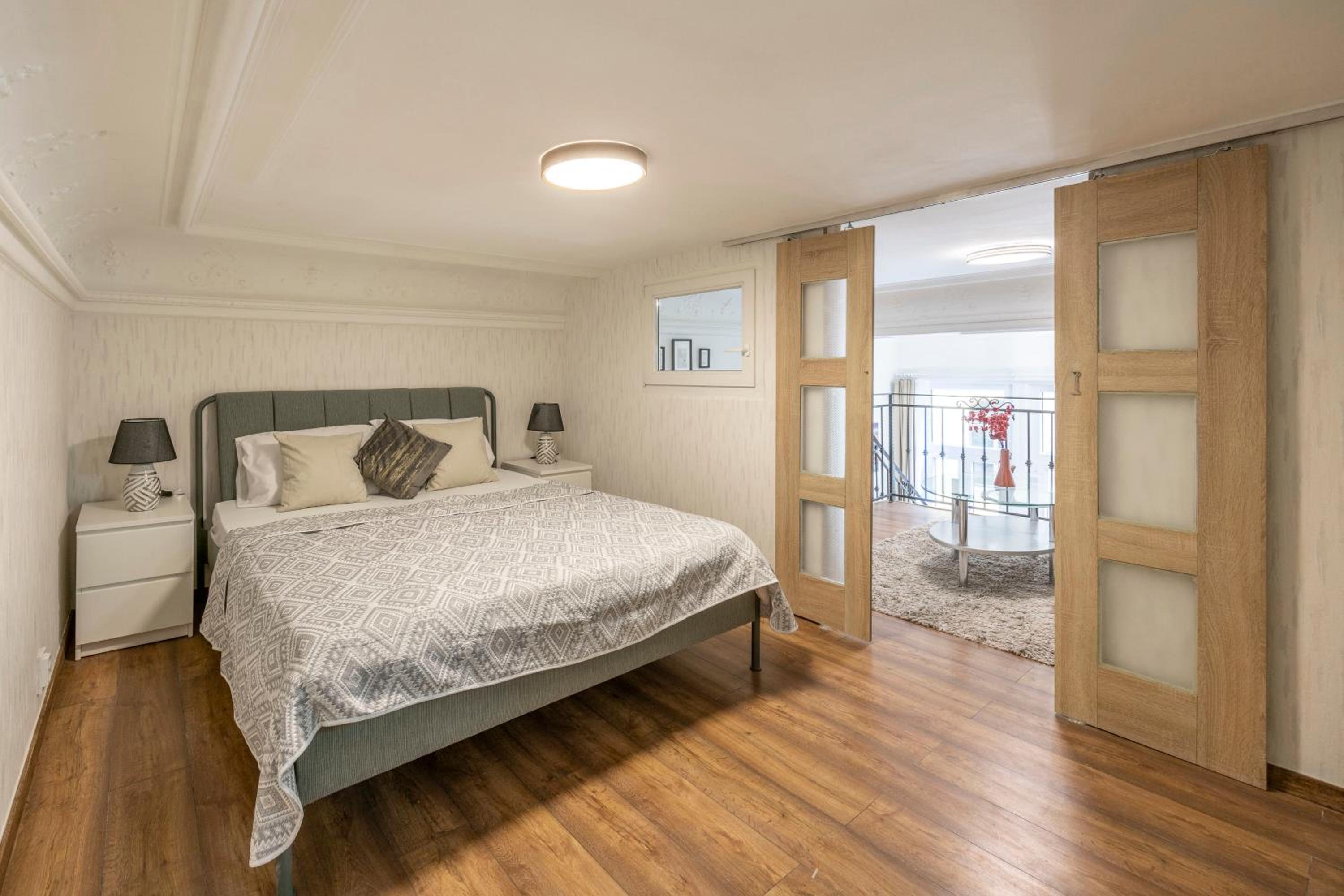 Cozy Quentin Apartment near Danube River view 5