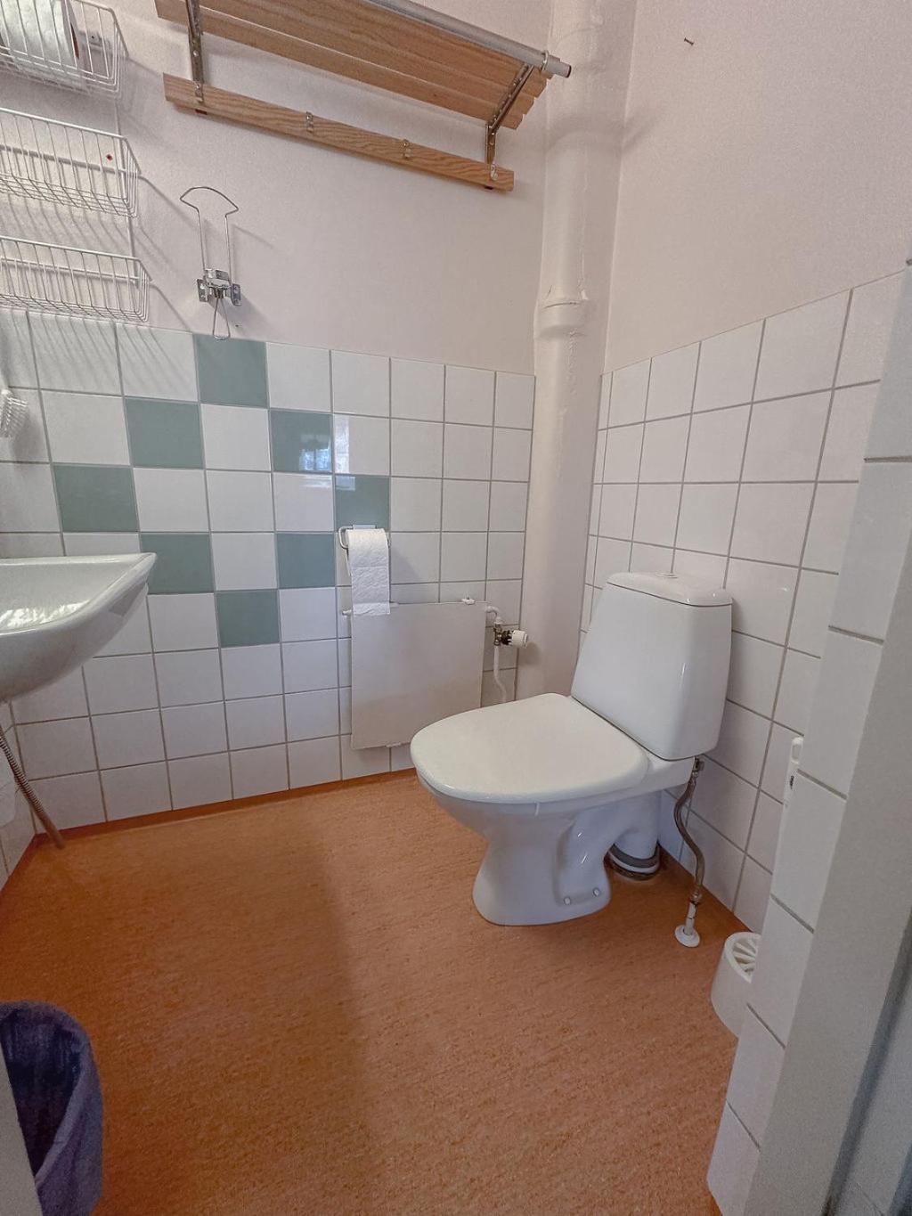 Lepopaikka Lokinpesä, Majoitus ja Camping