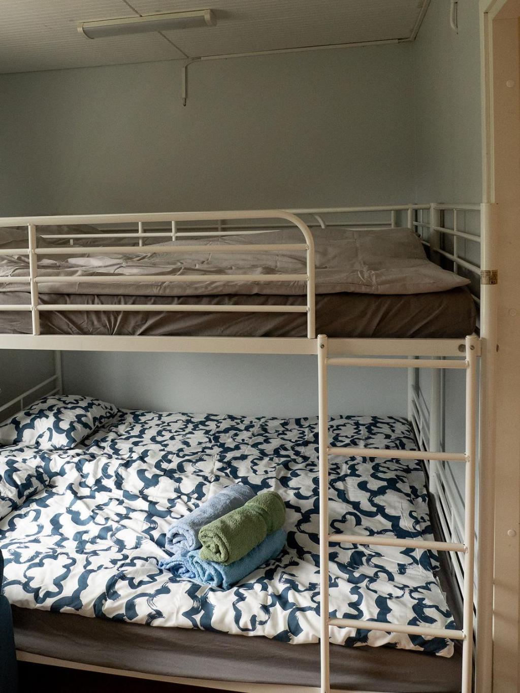 Lepopaikka Lokinpesä, Majoitus ja Camping