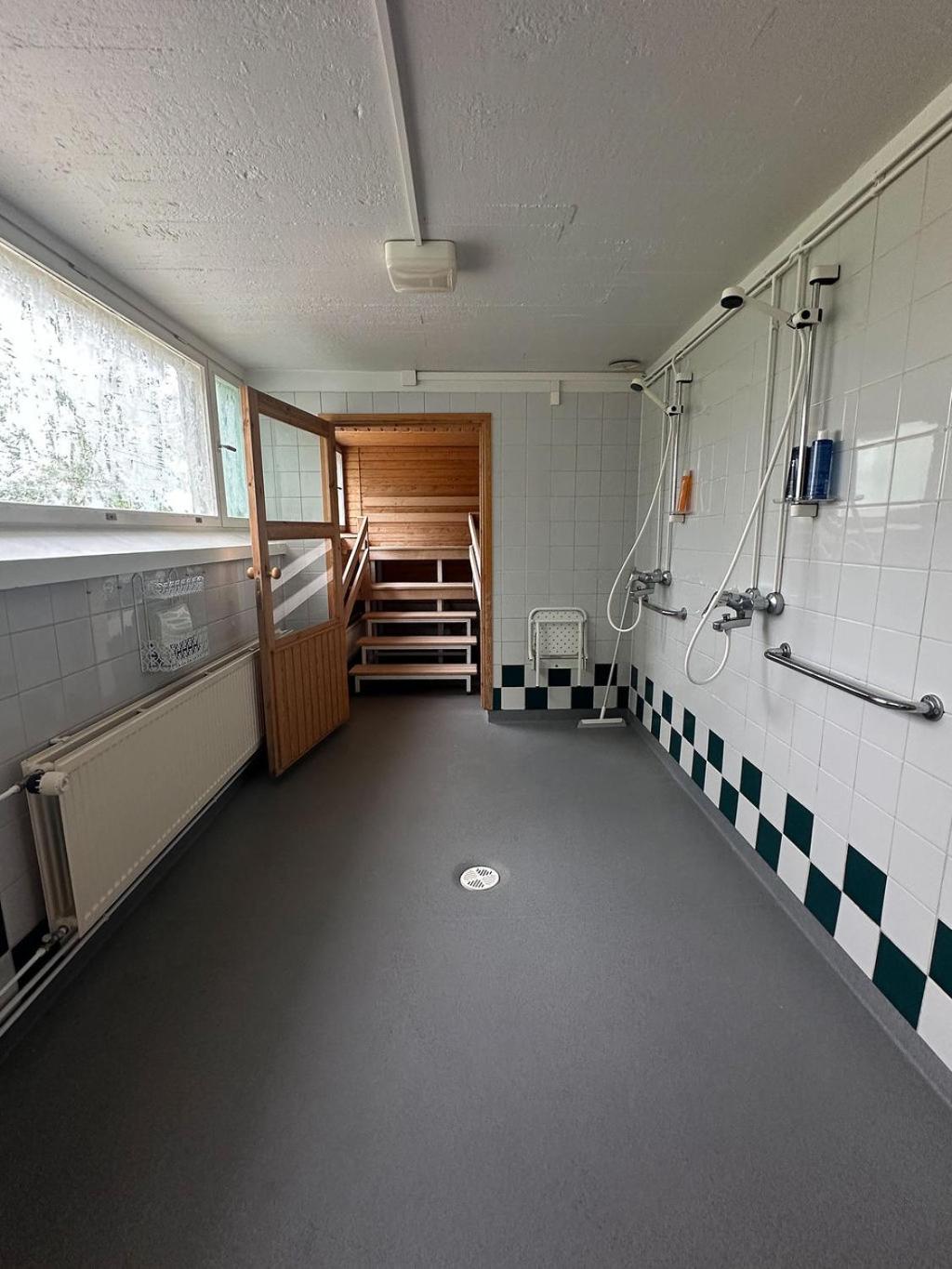 Lepopaikka Lokinpesä, Majoitus ja Camping